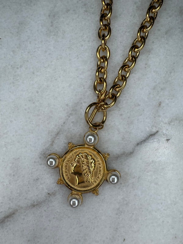 Queen Pendant Necklace